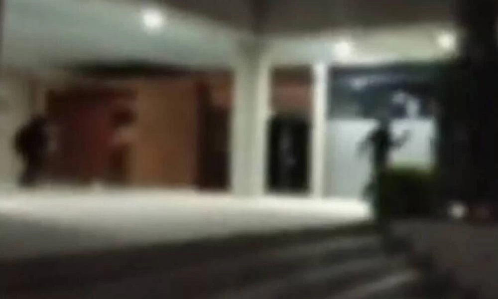 Eπίθεση με βαριοπούλες σε εισπρακτική εταιρεία στην Νέα Ιωνία